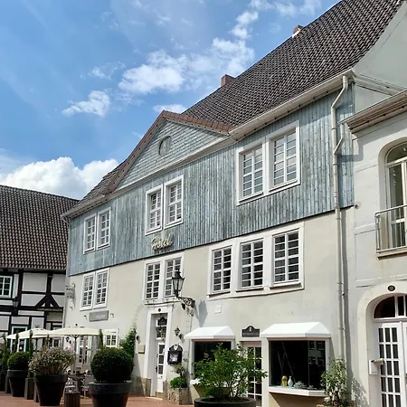 Am Kirchplatz In Der Altstadt *