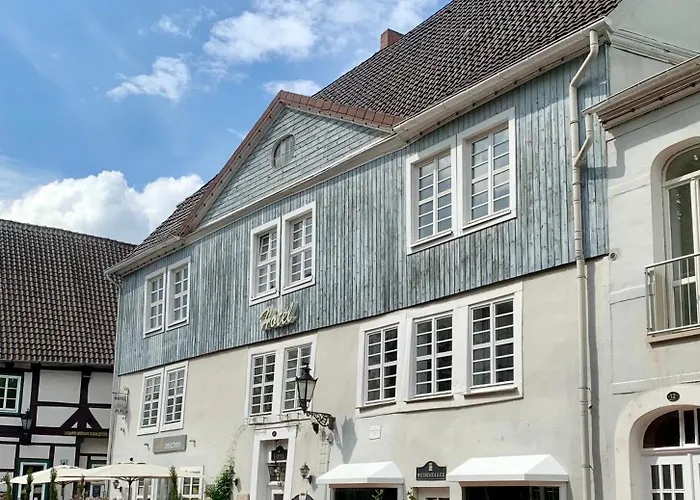 Am Kirchplatz In Der Altstadt *